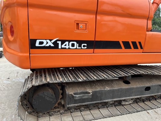 Excavateur à rampe Doosan 140LC en parfait état