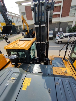 Excavateur Hyundai HX220L d'occasion 22 tonnes en parfait état