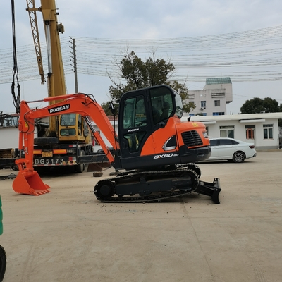 Excavateur d'occasion Doosan DX60 Japon Excavateur de peinture d'origine avec une capacité de seau de 0,1 m3