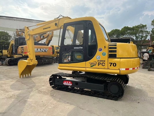 Excavateur PC70 Komatsu d'occasion en excellent état avec une capacité de seau de 0,38m3