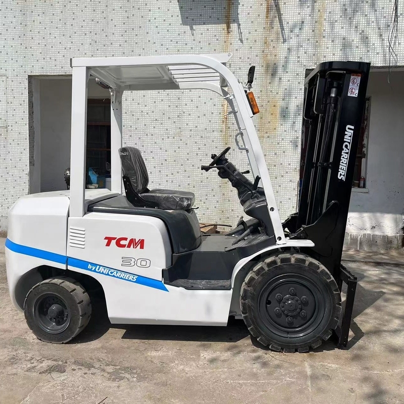 TCM 3 tonnes de chariot élévateur à fourche d'occasion avec une autre capacité de seau et un poids de machine de 3000 kg