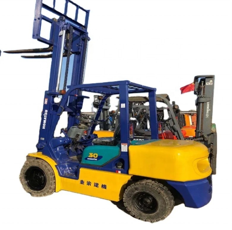 Camion élévateur à fourchette utilisé, moteur diesel japonais 2023 Komatsu FD30-14 3TON en bon état.