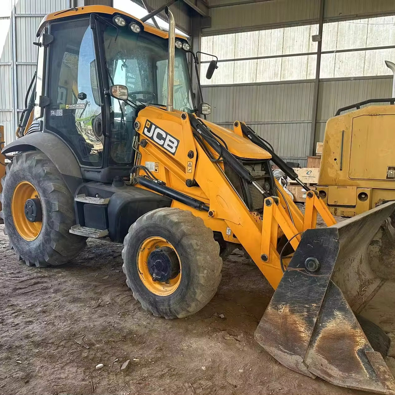 Chargeuse à pelle de 8 tonnes JCB3CX avec peu d'heures de travail et en bon état à un prix abordable