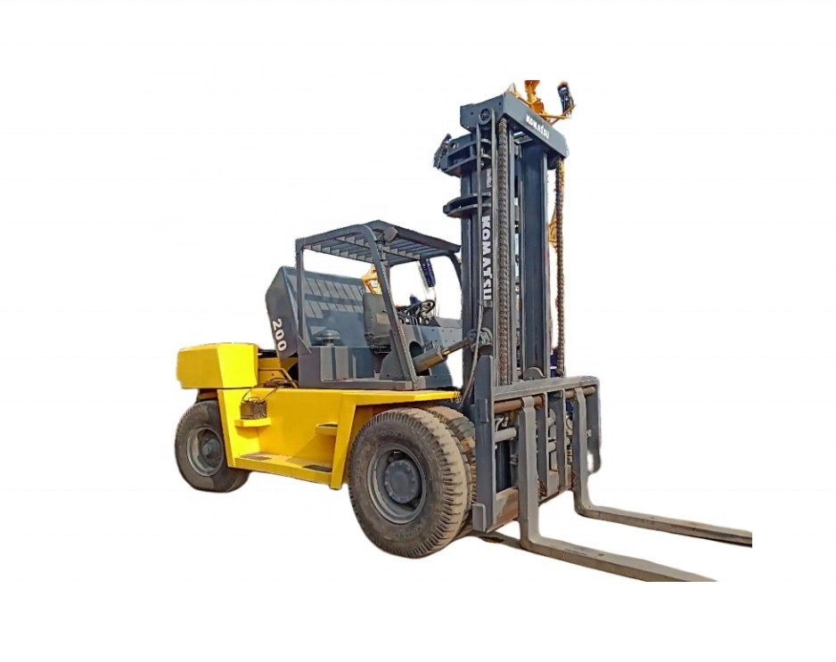 20 tonnes de chariot élévateur diesel KOMATSU FD200 pour la manutention de conteneurs dans les ateliers de matériaux de construction