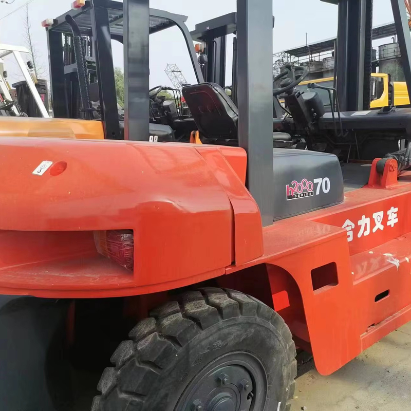 Utilisé HELI CPCD70 7 tonnes chariot élévateur diesel avec virage latéral dans les exigences du client