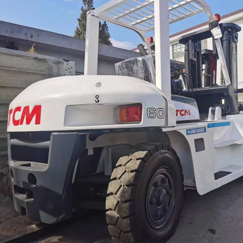 Camion élévateur TCM d'occasion de 6 tonnes en bon état et moteur de 127 kW du Japon