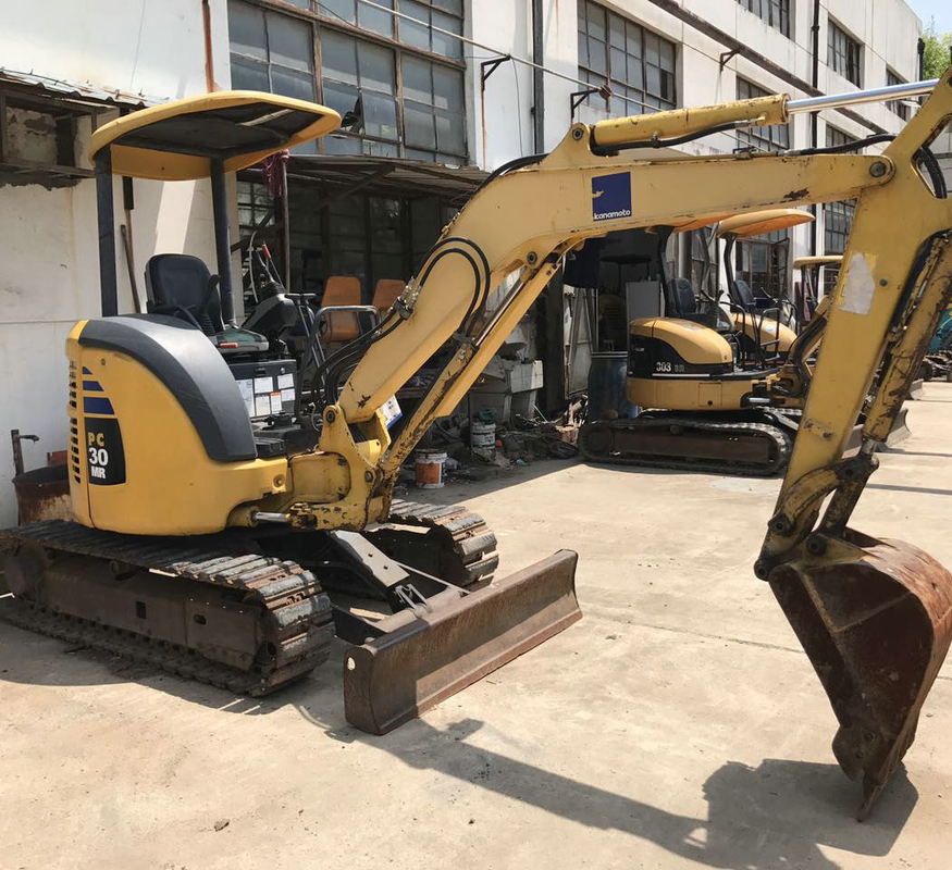 3000 KG Komatsu 3T chariot élévateur en bon état avec peu de temps de travail