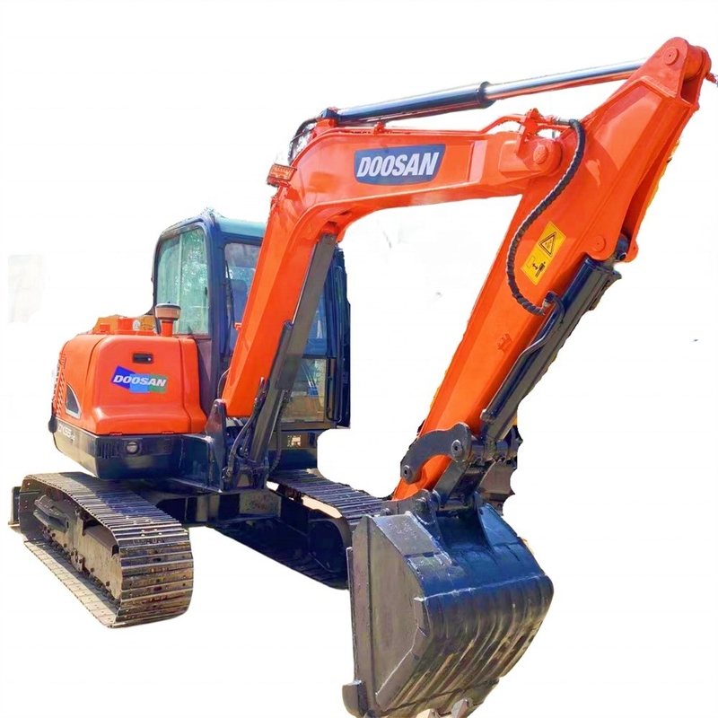 Excavateur Doosan DX55 à prix abordable avec peinture d'origine et poids de fonctionnement de 5,5 TON