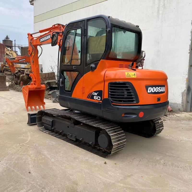 Excavateur mini Doosan Dx60 Excavateur d'occasion avec couleur originale et autre pompe hydraulique