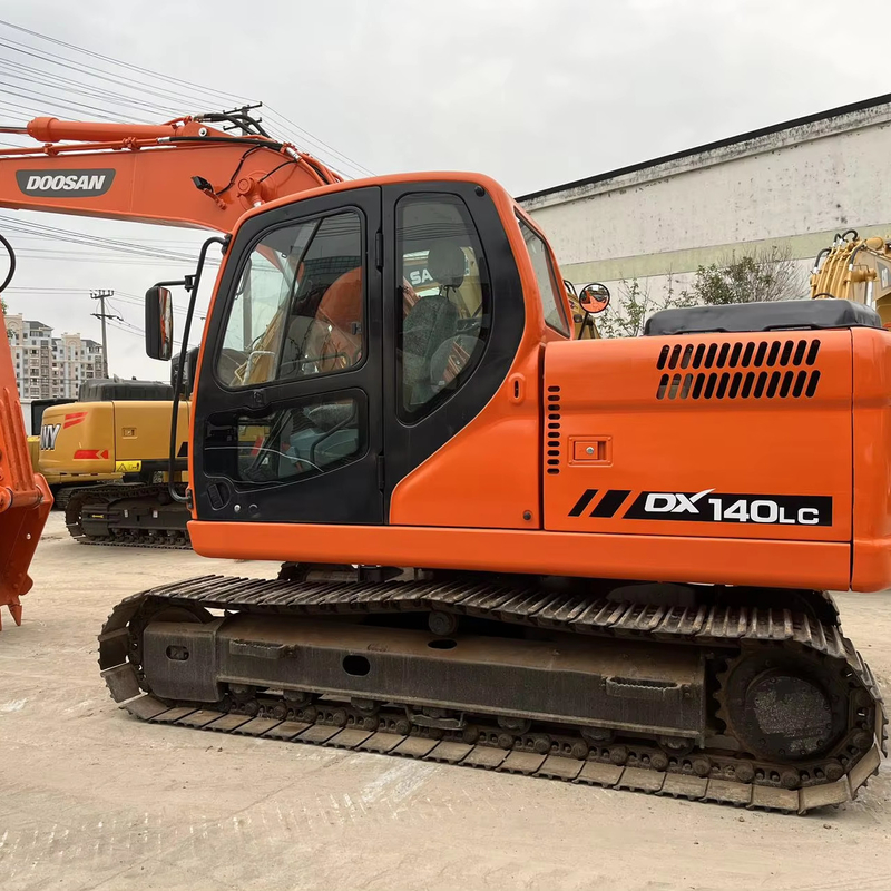 Excavateur à rampe Doosan 140LC en parfait état