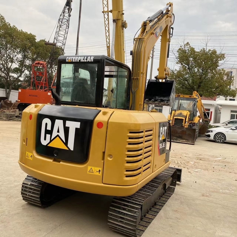 En bon état CAT 305.5E2 Excavateur d'occasion de 47 kW de puissance et de peu de temps de travail